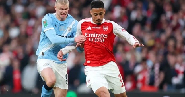 William Saliba - 6 điểm. Saliba là một trong số ít những cầu thủ phòng ngự chơi tròn vai. Anh thể hiện sức mạnh cơ bắp tuyệt vời khi gần như loại bỏ Erling Haaland ra khỏi cuộc chơi trong các tình huống tranh chấp tay đôi. 