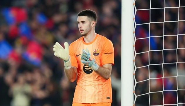 Joan Garcia càng bắt càng tỏ ra xuất sắc trong khung gỗ.