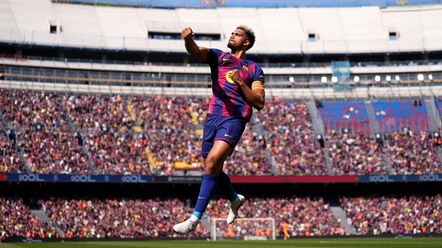 Ronald Araujo (8.4): Rayo liên tục khoét vào cánh của anh ở đầu trận, nhưng Araujo đã đứng vững. Anh không ít lần dâng cao kéo bóng đầy tự tin và tỏa sáng rực rỡ với pha bật cao đánh đầu khai thông thế bế tắc.