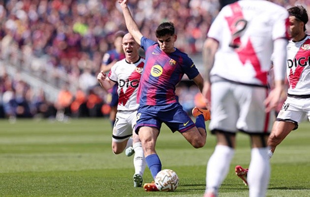 Gerard Martin (7.6): Martin cho thấy sự tiến bộ rõ rệt trong khả năng phòng ngự chủ động. Anh sẵn sàng bọc lót cho đồng đội nếu Rayo Vallecano đánh thẳng trung lộ.