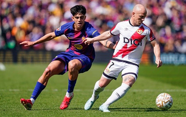 Marc Bernal (6.8): Bernal kết nối tốt hàng tiền vệ bằng những đường chuyền bắt mắt. Đến hiệp 2, anh nhường chỗ cho Marc Casado