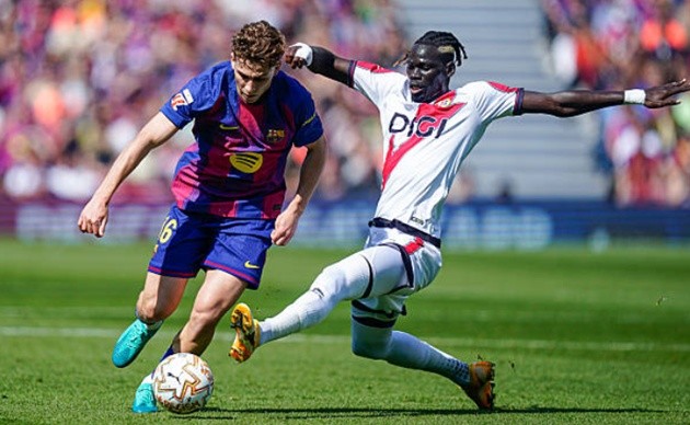 Fermin Lopez (6.8): Fermin thi đấu xông xáo trong không gian hẹp trước khi rời sân sớm do một vết đau nhẹ. 