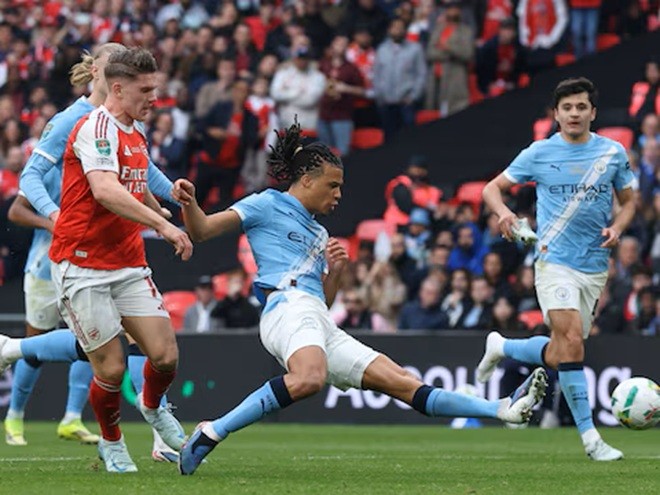 Nathan Ake (6/10): Đóng thế cho Dias bị chấn thương và đã hoàn thành tốt nhiệm vụ. Khoảnh khắc ấn tượng nhất là pha xoạc bóng dũng mãnh để đoạt lại bóng từ chân Gyokeres sau khi bị xỏ háng ở nhịp trước đó.