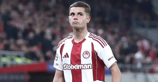  Mouzakitis đã gây ấn tượng với Man United.