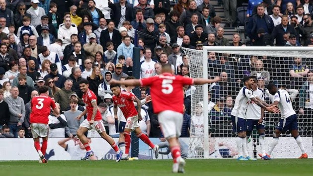 Romero tức giận vì bàn thua thứ 2 của Forest