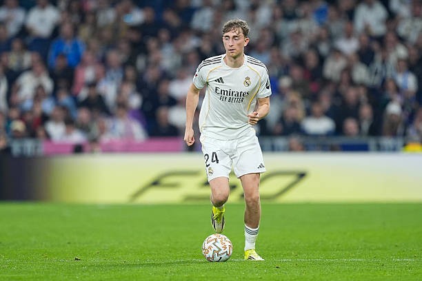 Dean Huijsen — 6.7 điểm: Trái ngược với những kỳ vọng, trung vệ trẻ này có một ngày thi đấu thiếu an toàn. Anh tỏ ra lúng túng trước sức ép liên tục từ hàng công đối phương và không thể hiện được sự chắc chắn cần thiết ở trung tâm hàng thủ, thường xuyên để lộ khoảng trống.