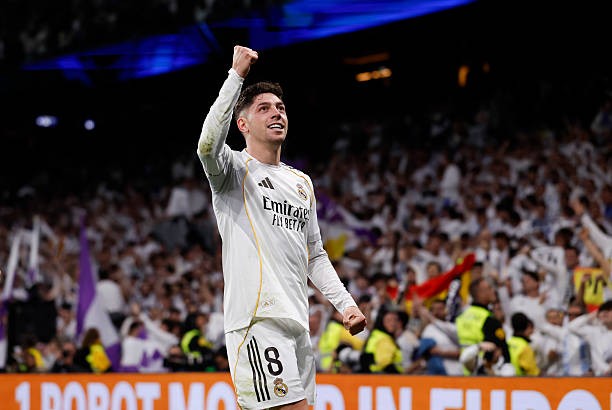 Federico Valverde — 7.1 điểm: Thi đấu vô cùng nỗ lực, thể hiện sự càn lướt mạnh mẽ và đóng góp một bàn thắng cực kỳ quan trọng. Tuy nhiên, điểm số của tiền vệ người Uruguay bị kéo xuống đáng kể do tấm thẻ đỏ tai hại ở những phút cuối, đẩy Real vào thế phải chơi thiếu người đầy rủi ro.