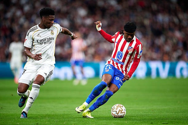 Aurelien Tchouameni — 6.9 điểm: Thi đấu ở mức tròn vai. Ngôi sao người Pháp chọn được một số vị trí tốt trong vòng cấm và duy trì sự an toàn trong các pha ban bật, nhưng lại thiếu đi những đường chuyền mang tính đột biến cao để giúp đội chủ nhà làm chủ hoàn toàn khu trung tuyến.