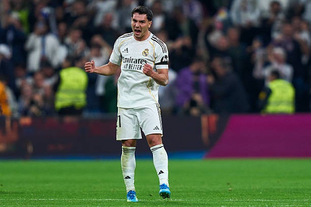 Brahim Diaz — 7.1 điểm: Hoạt động năng nổ, tích cực lùi về hỗ trợ phòng ngự và thể hiện nhãn quan chiến thuật tốt. Anh liên tục thực hiện các pha chạy chỗ thông minh không bóng vào hành lang trong cánh phải, và cũng là người mang về quả phạt đền bước ngoặt cho đội chủ sân Bernabeu.