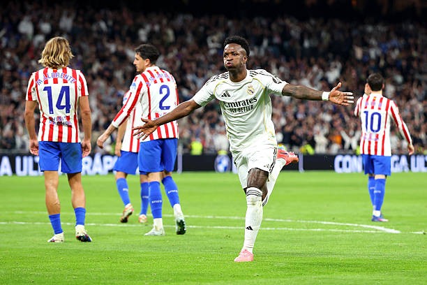 Vinicius Junior — 8.7 điểm: Bất chấp việc hàng thủ Atletico dùng mọi cách để phong tỏa không gian, chân sút người Brazil vẫn tỏa sáng rực rỡ với một cú đúp, bao gồm quả phạt đền lạnh lùng và một siêu phẩm sút xa tuyệt đẹp. Một màn trình diễn đẳng cấp định đoạt trận đấu, xứng đáng với số điểm cao nhất trên sân.