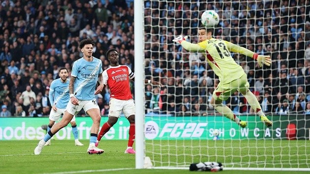 O'Reilly có trận đấu chói sáng giúp Man City đánh bại Arsenal.