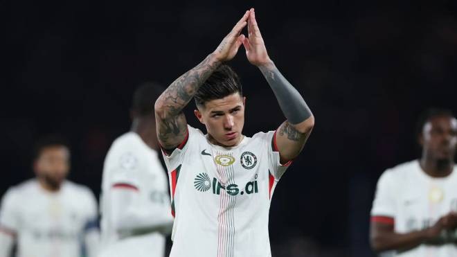 Chưa có dấu hiệu nào cho thấy Enzo Fernandez sẽ sớm rời Chelsea. 