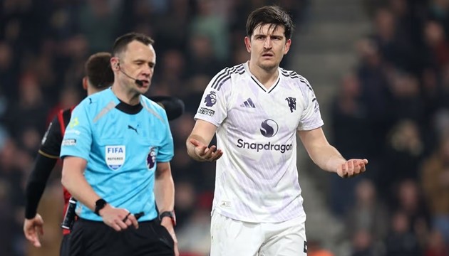 Trọng tài chính đã có những quyết định bất hợp lý trong trận hòa của Man United.