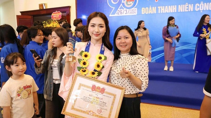 Hòa Minzy được vinh danh là 