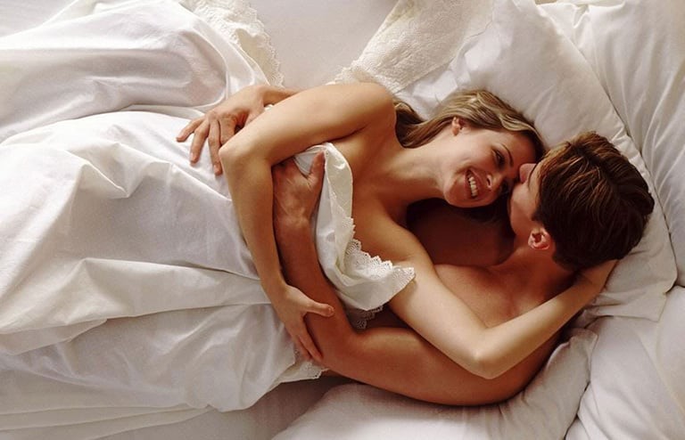 Trong đời sống vợ chồng, chuyện chăn gối không chỉ là yếu tố gắn kết tình cảm mà còn góp phần nâng cao chất lượng cuộc sống. Ảnh minh họa