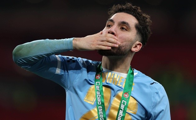 Cherki ăn mừng sau khi vô địch Carabao Cup