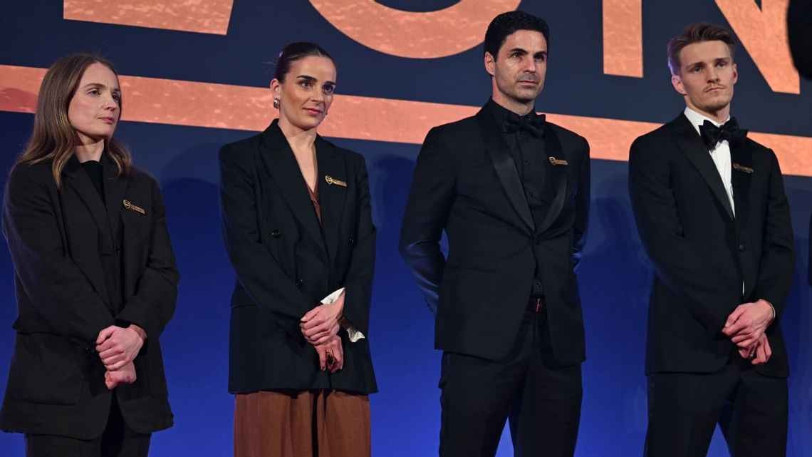 Cả đội nam và đội nữ của Arsenal đều tiến sâu ở C1.