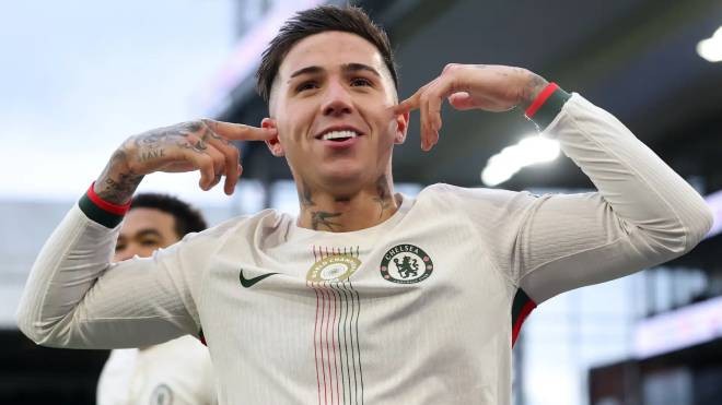 Enzo bác bỏ tin đồn gia nhập Real Madrid.