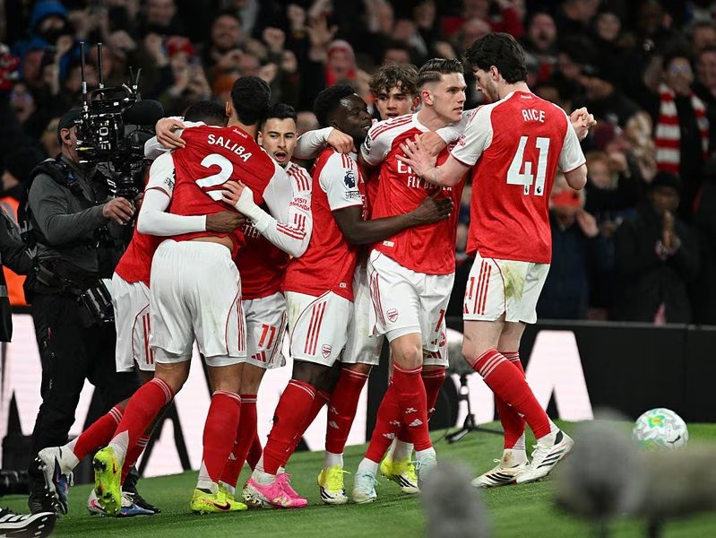 Arsenal vẫn nắm quyền tự quyết trong cuộc đua vô địch Ngoại hạng Anh.