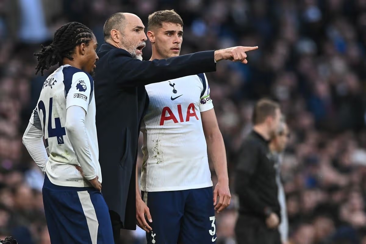 Tottenham Hotspur đối mặt nguy cơ rớt hạng.