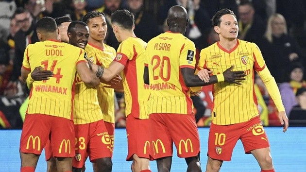 Lens không đồng ý dời lịch thi đấu với PSG