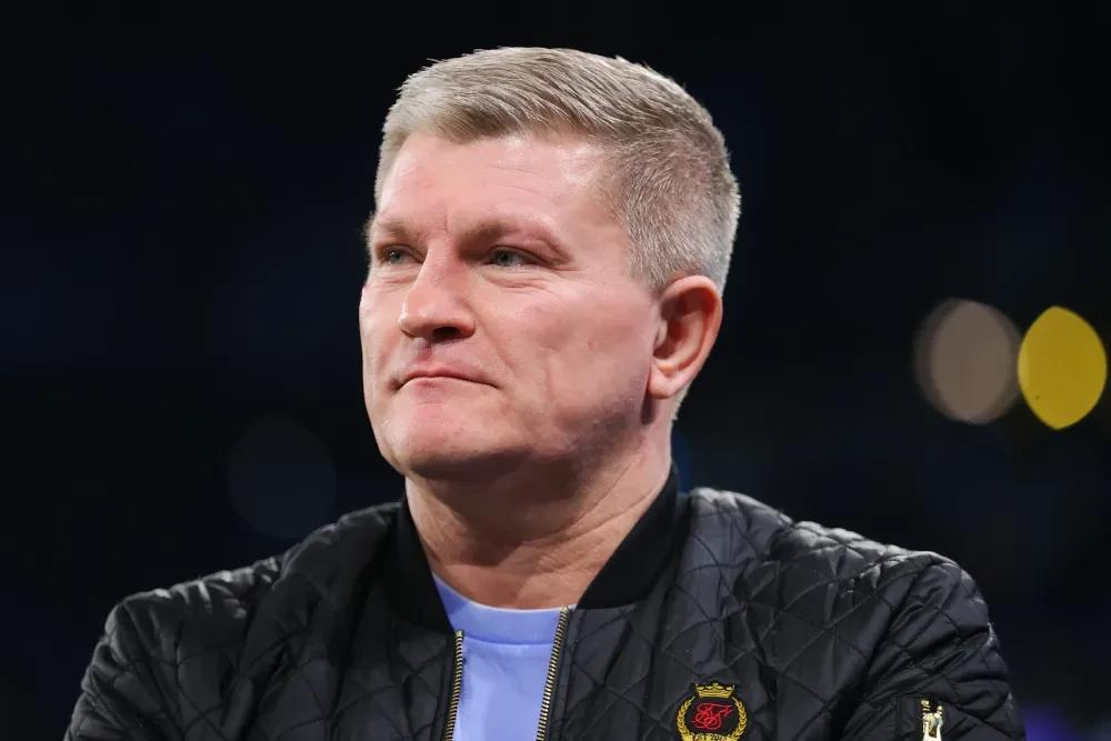 Cựu vô địch thế giới Ricky Hatton tại một trận đấu bóng đá của Manchester City.