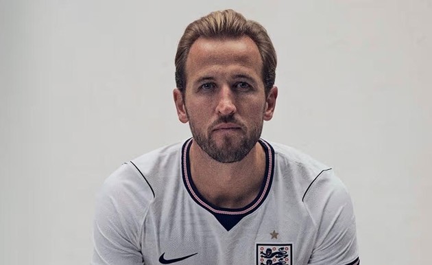 Áo đấu của tuyển Anh gây tranh cãi vì mức giá đắt đỏ.