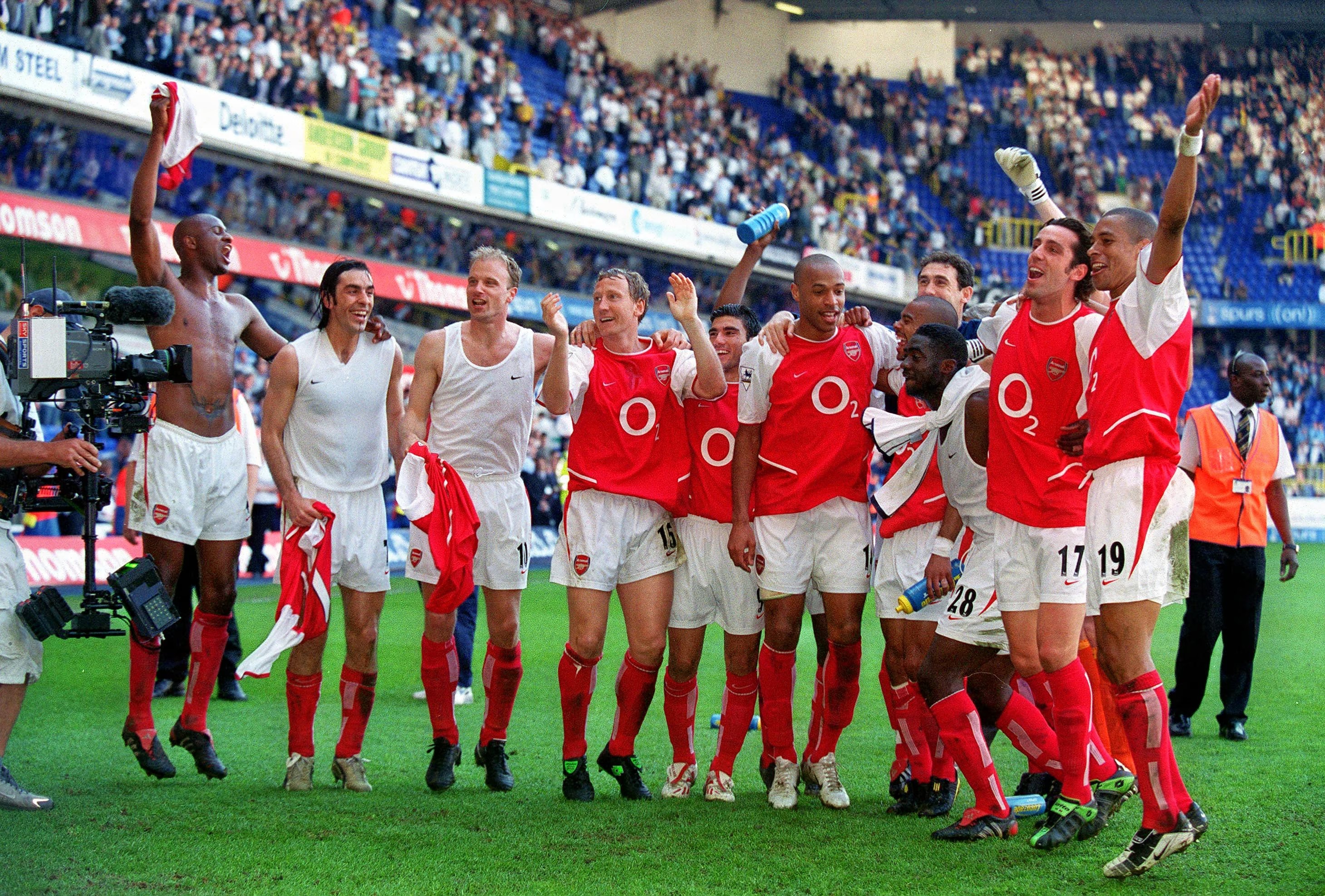 Arsenal 2004 và chuẩn mực không thể phá vỡ.