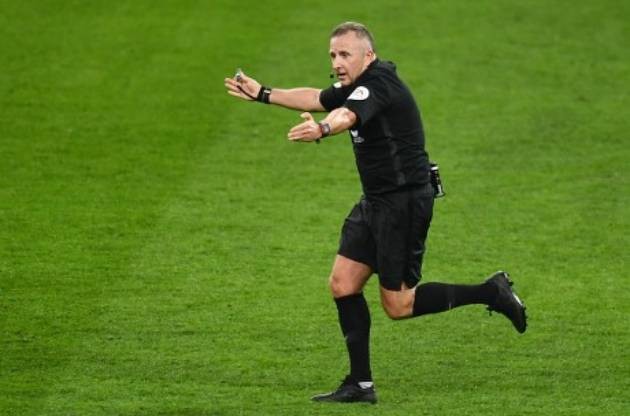 Quy tắc 'Wait and See' (Chờ và Xem) cho phép trọng tài có 2-3 giây để quyết định xem lợi thế có thực sự mang lại cơ hội tấn công hay không.