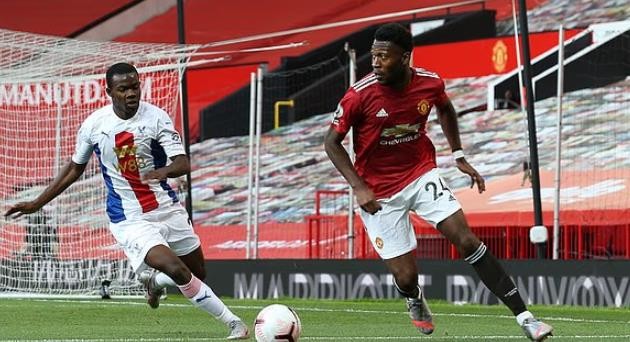 Timothy Fosu-Mensah hiện phải tập nhờ ở Crystal Palace.