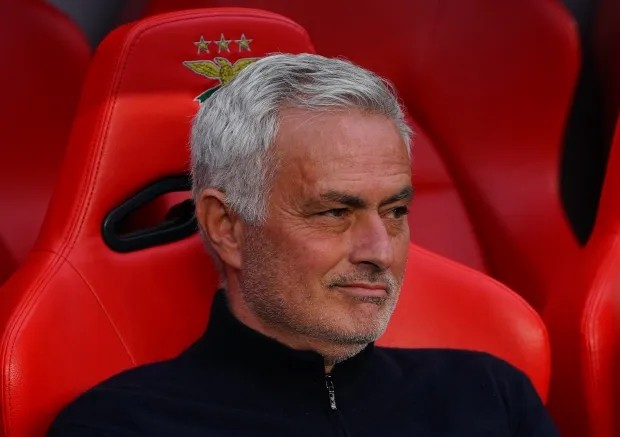 Newcastle United được khuyên nên mời HLV Jose Mourinho về thay thế cho Eddie Howe.