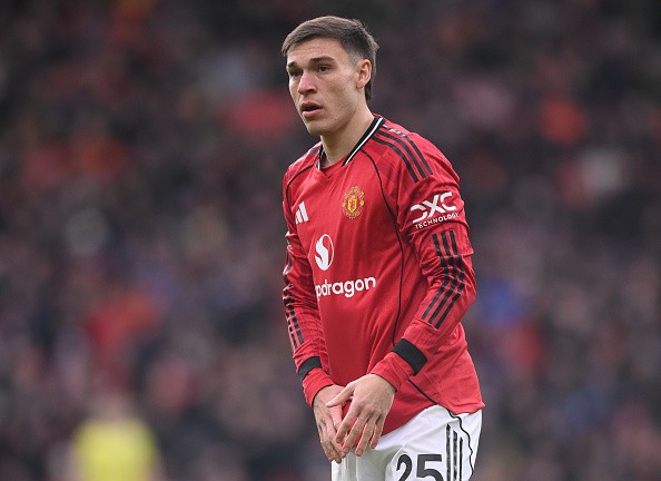 Ugarte không có ý định rời Man Utd. 