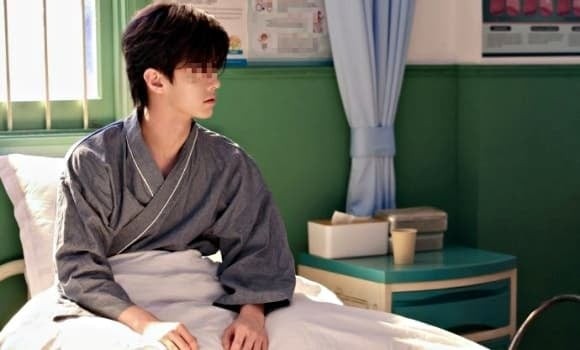 Bác sĩ phẫu thuật đại trực tràng Chen Chou Cheng (Đài Loan, Trung Quốc) chia sẻ sự xót xa khi tiếp nhận trường hợp này.