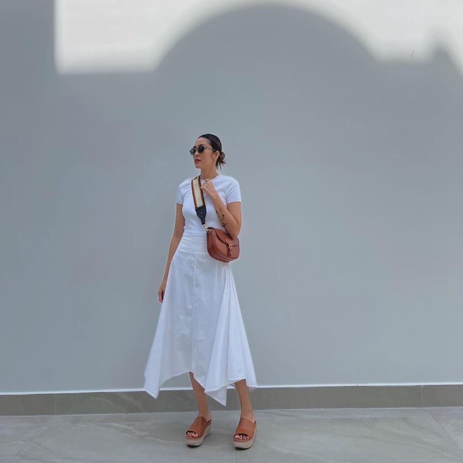 Đây là lựa chọn lý tưởng trong những ngày thời tiết ấm áp khi cần một diện mạo nhẹ nhàng, dễ chịu. 