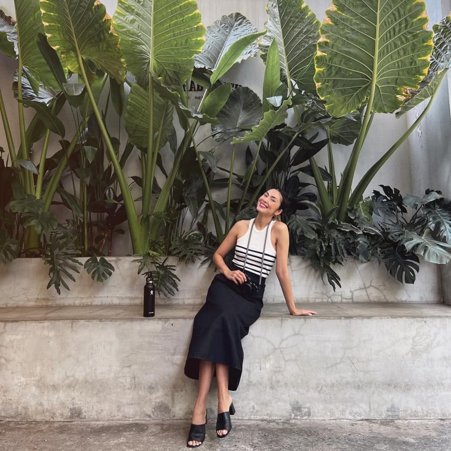 Chân váy đen là một trong những item cơ bản nhưng luôn phát huy hiệu quả trong việc xây dựng phong cách.