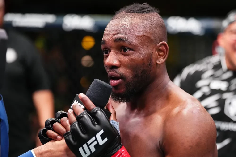 Manel Kape ăn mừng chiến thắng tại UFC Fight Night