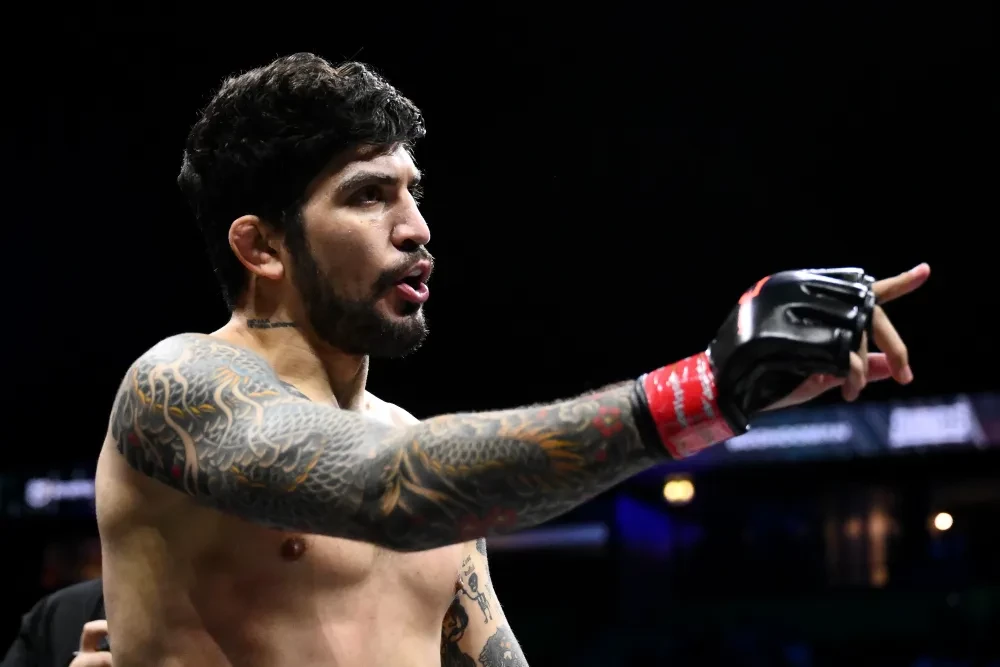Dillon Danis ăn mừng chiến thắng tại sự kiện Misfits 22.