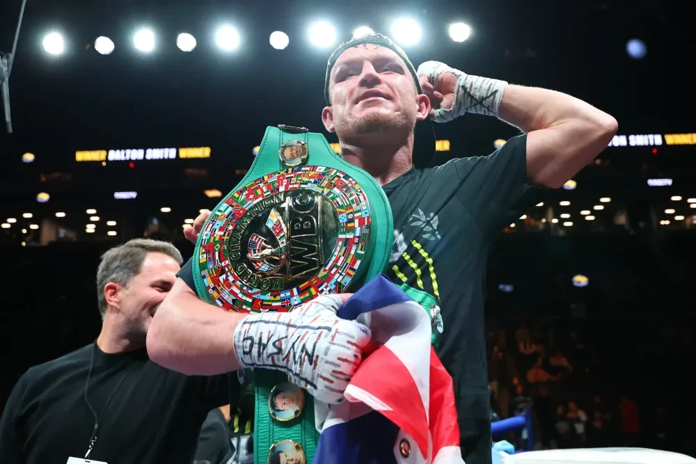 Dalton Smith ăn mừng chiến thắng trước Subriel Matias