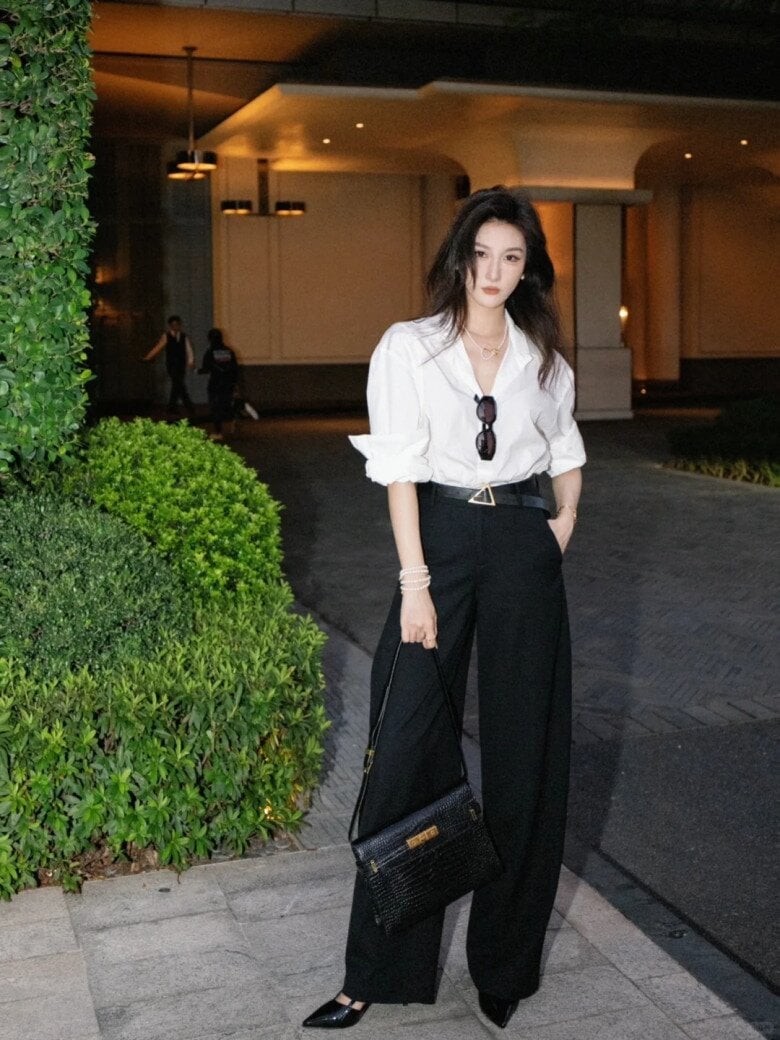 Kiểu phối này mang lại cảm giác thoải mái nhưng vẫn giữ được nét thanh lịch cần thiết.