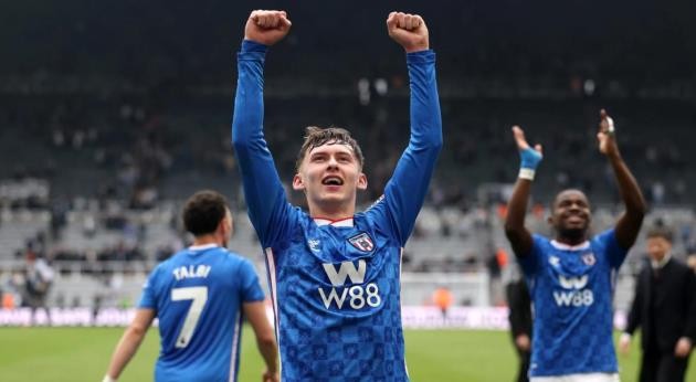 Manchester United quan tâm đến .