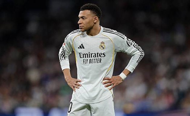 Kylian Mbappe phủ nhận những nhầm lẫn liên quan đến đầu gối của anh.