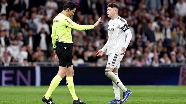 Valverde sẽ bị treo giò 1 trận