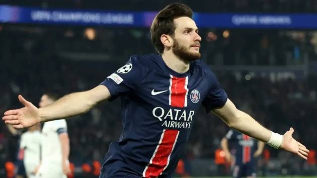 Kvaratskhelia lọt vào tầm ngắm của Arsenal.