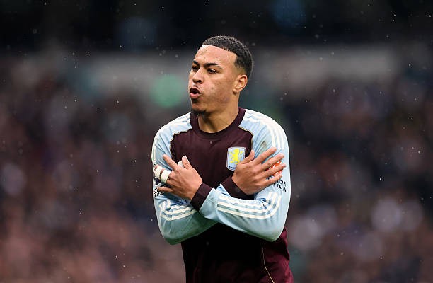 Rogers có thể chơi tốt trong vai trò tiền vệ công lẫn tiền đạo cánh.