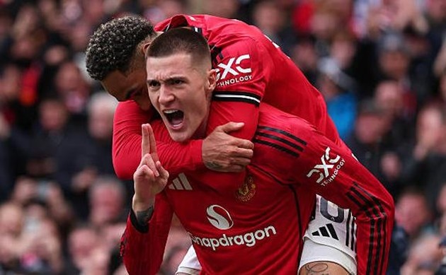 Benjamin Sesko cần được giải phóng khỏi băng ghế dự bị.