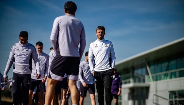 Carrick tận dụng khoảng nghỉ FIFA Days để rèn quân.