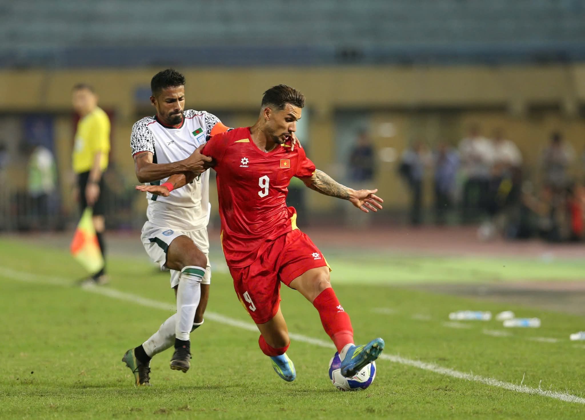 Hoàng Hên chơi ấn tượng nhưng chưa thể ghi bàn.