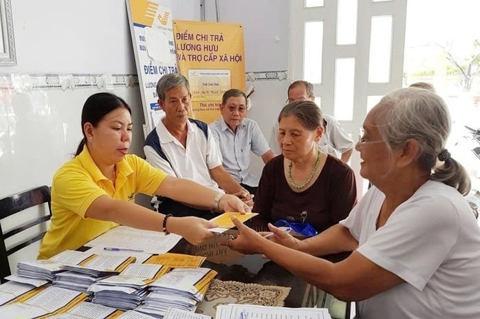 Phương án 1 đề xuất tăng thêm 4,5% cộng 200.000 đồng mỗi tháng trên mức lương hưu, trợ cấp BHXH và trợ cấp hằng tháng của tháng 6/2026.