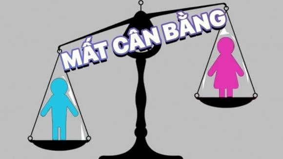 Theo thông tin từ Bộ Y tế, tỉ số giới tính khi sinh ở Việt Nam hiện luôn ở mức cao, vượt ngưỡng cân bằng sinh học tự nhiên. Năm 2006, tỉ số này là 109,8 bé trai/100 bé gái; đến 2015 tăng lên 112,8 và năm 2024 vẫn duy trì ở mức cao 111,4.

