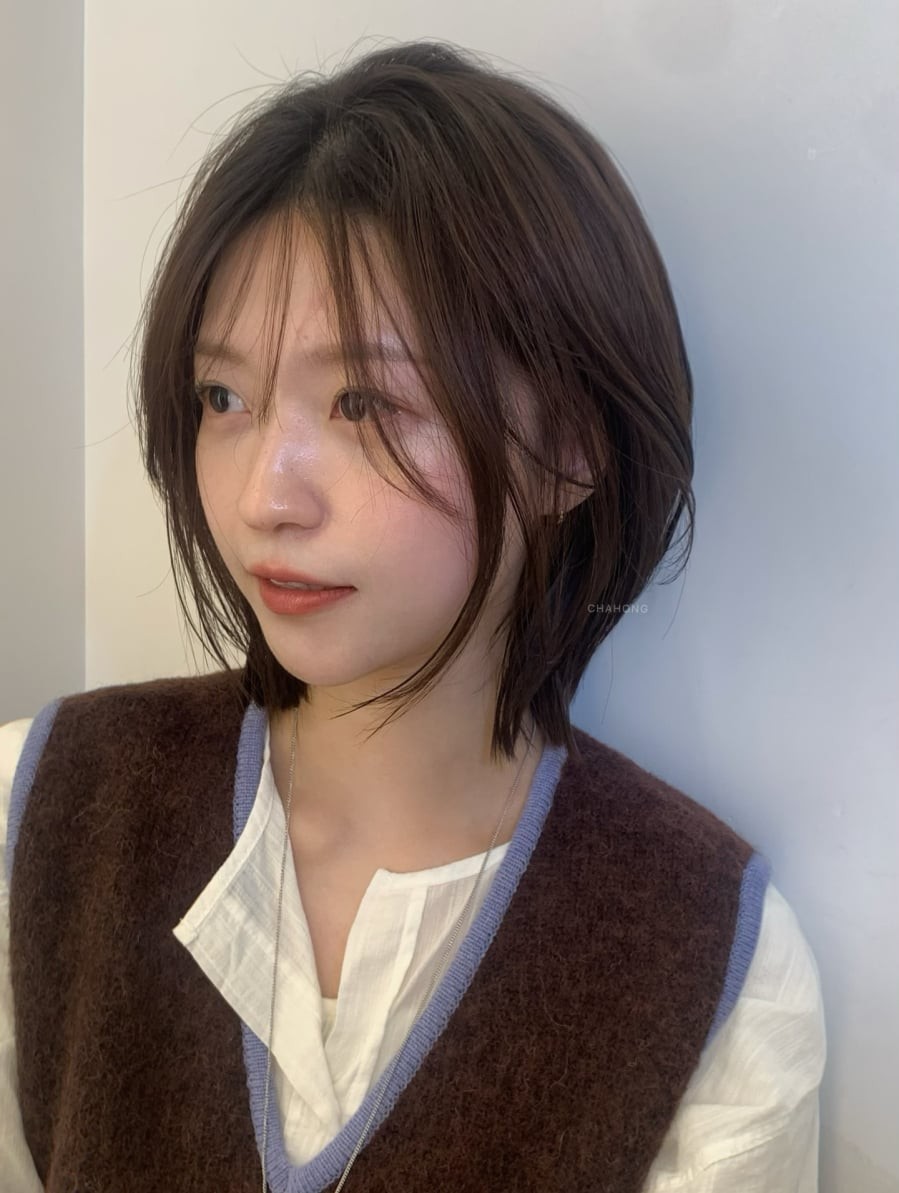 Tóc layer ngắn là lựa chọn phù hợp cho những ai muốn mái tóc trông tự nhiên và có độ chuyển động. 